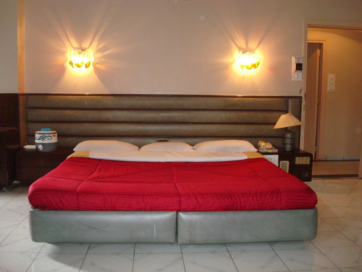 Hotel Siddhartha Palace Ahmedabad Exterior photo