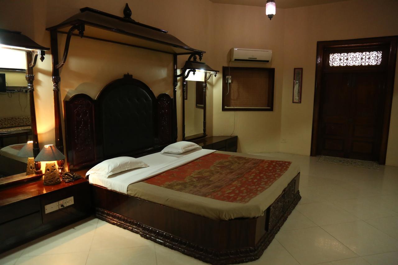 Hotel Siddhartha Palace Ahmedabad Exterior photo