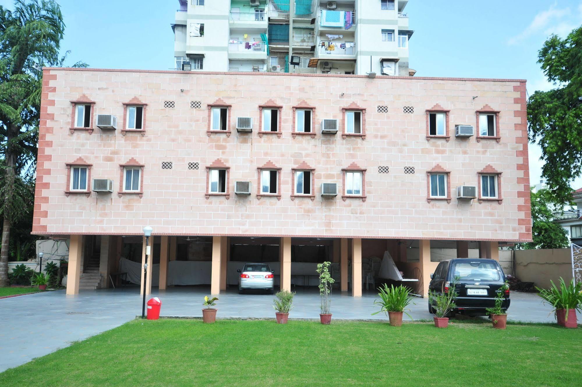 Hotel Siddhartha Palace Ahmedabad Exterior photo