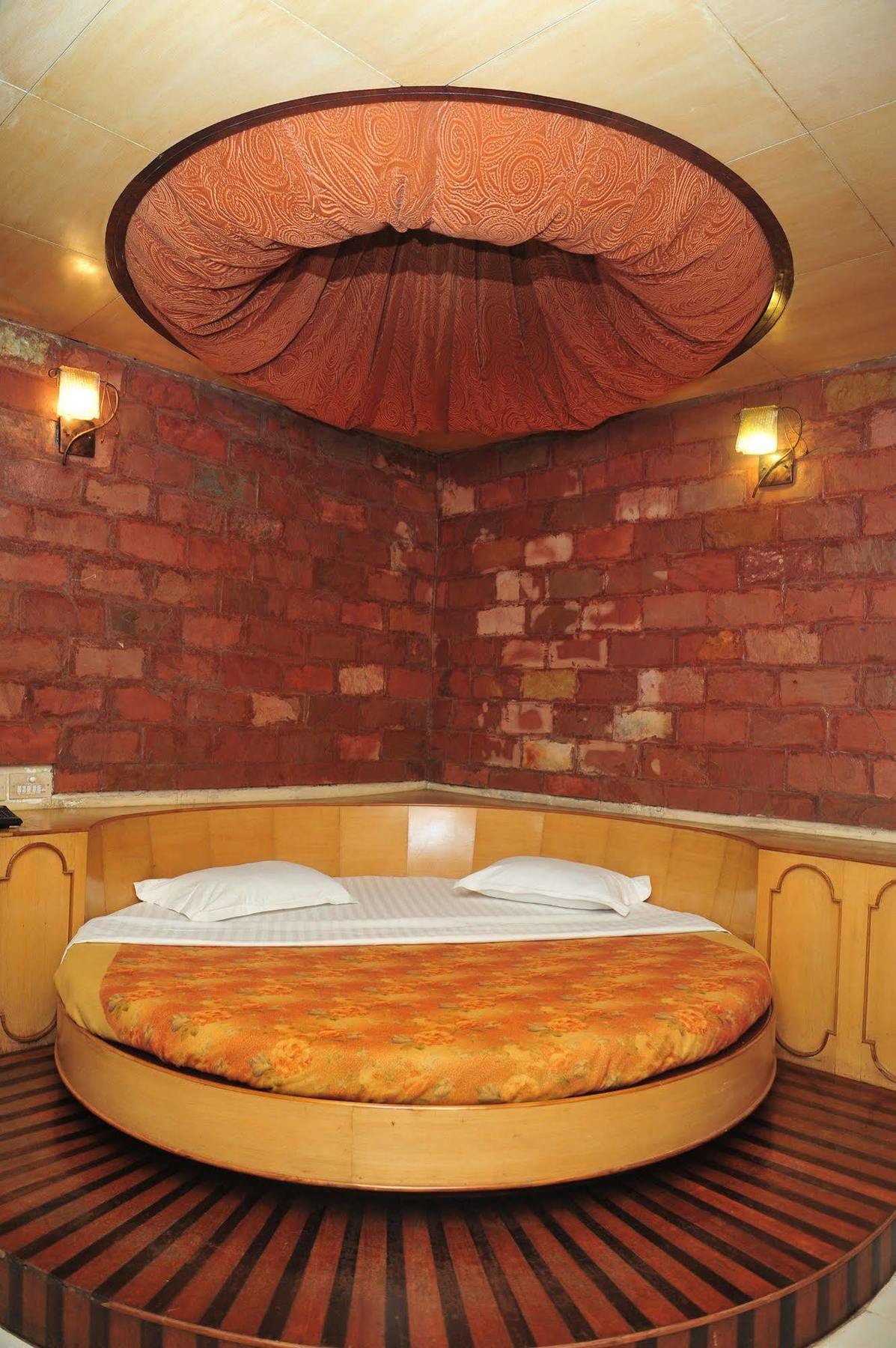 Hotel Siddhartha Palace Ahmedabad Exterior photo
