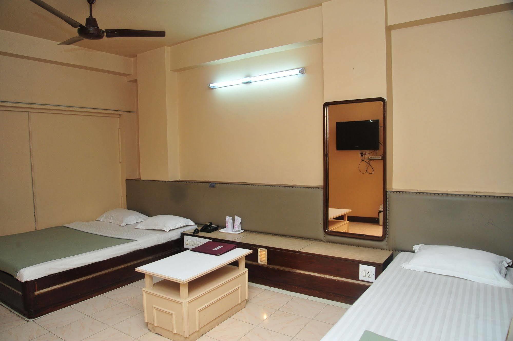 Hotel Siddhartha Palace Ahmedabad Exterior photo