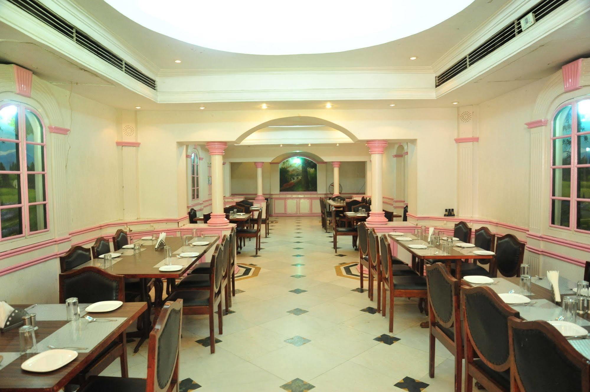 Hotel Siddhartha Palace Ahmedabad Exterior photo